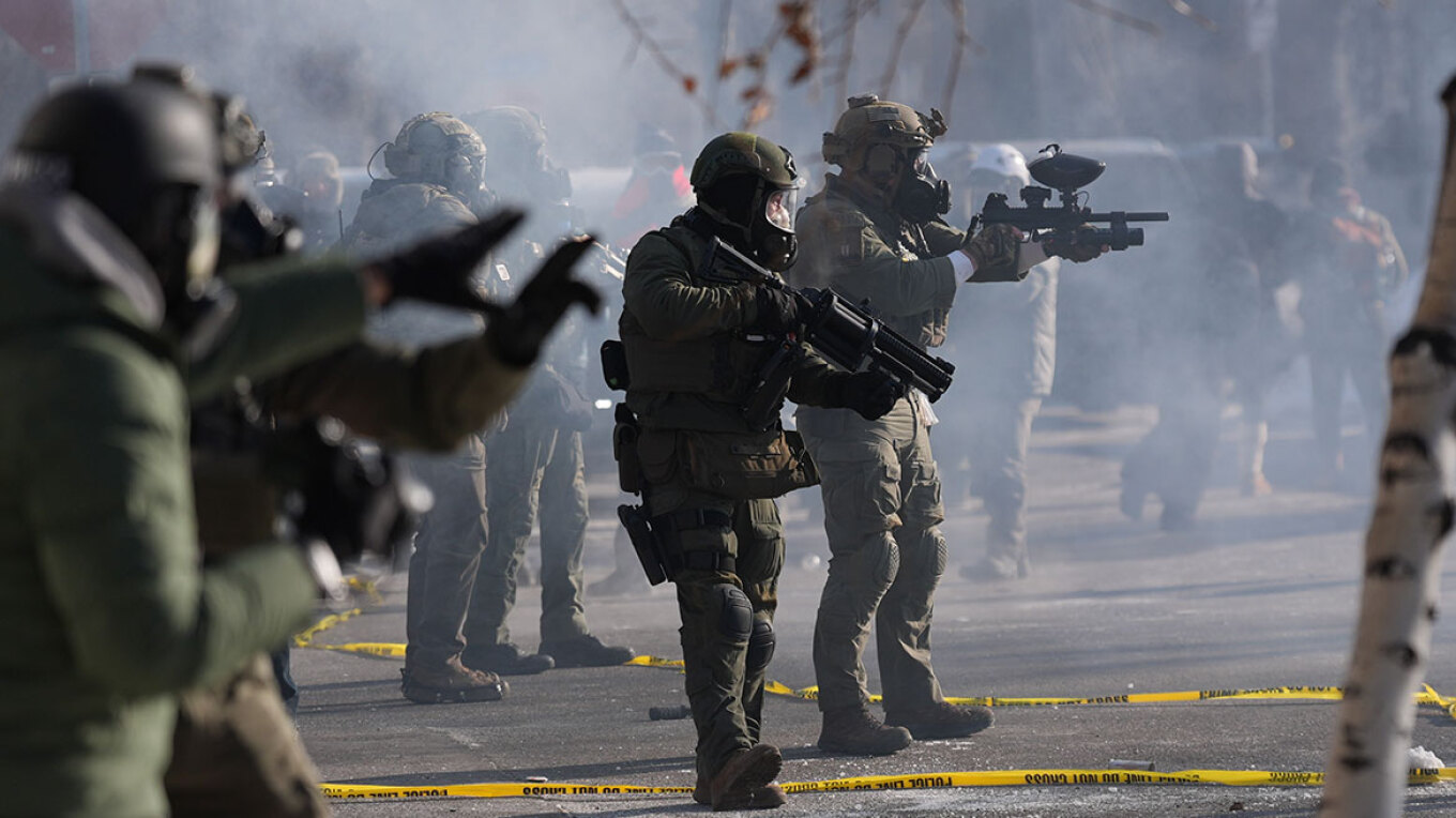 &Beta;&Iota;&Nu;&Tau;&Epsilon;&Omicron;: &Pi;&rho;ά&kappa;&tau;&omicron;&rho;&epsilon;&sigmaf; &tau;&eta;&sigmaf; ICE &sigma;&kappa;ό&tau;&omega;&sigma;&alpha;&nu; έ&nu;&alpha;&nu; ά&nu;&tau;&rho;&alpha; - &Sigma;&omicron;&beta;&alpha;&rho;ά &epsilon;&pi;&epsilon;&iota;&sigma;ό&delta;&iota;&alpha; &mu;&epsilon; &delta;&iota;&alpha;&delta;&eta;&lambda;&omega;&tau;έ&sigmaf;
