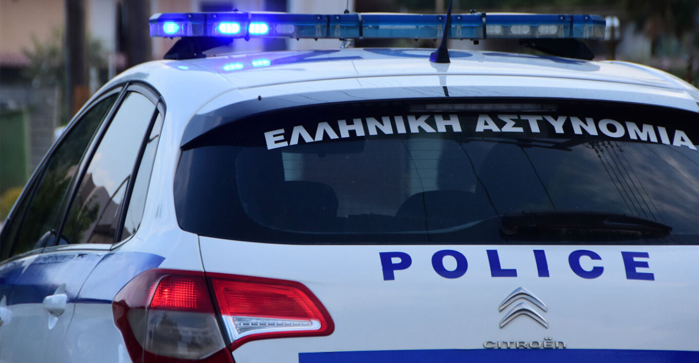 Νεκρός άνδρας σε πορτ παγκάζ αυτοκινήτου στη Γλυφάδα - Συνελήφθη ο γιος του