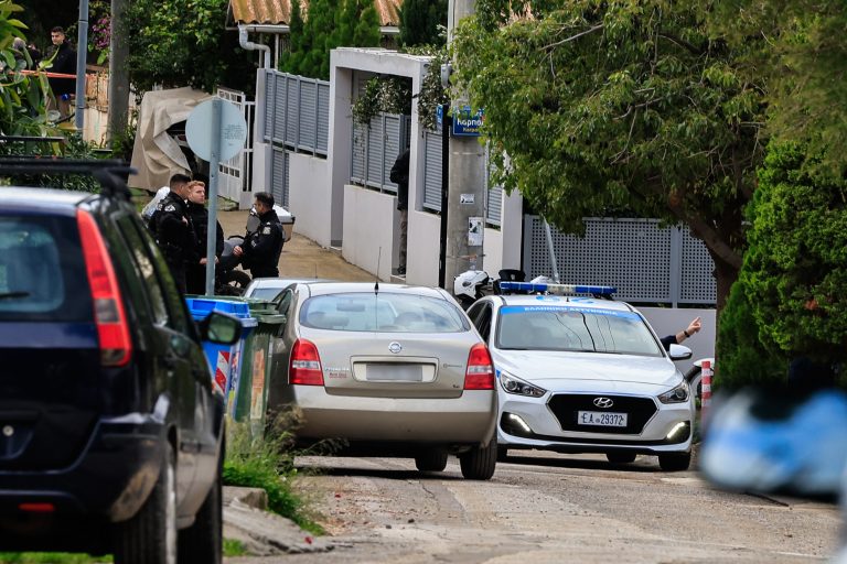 Έγκλημα Γλυφάδας: «Σκότωσα τους γονείς μου, θα σκοτώσω και τα αδέλφια μου»