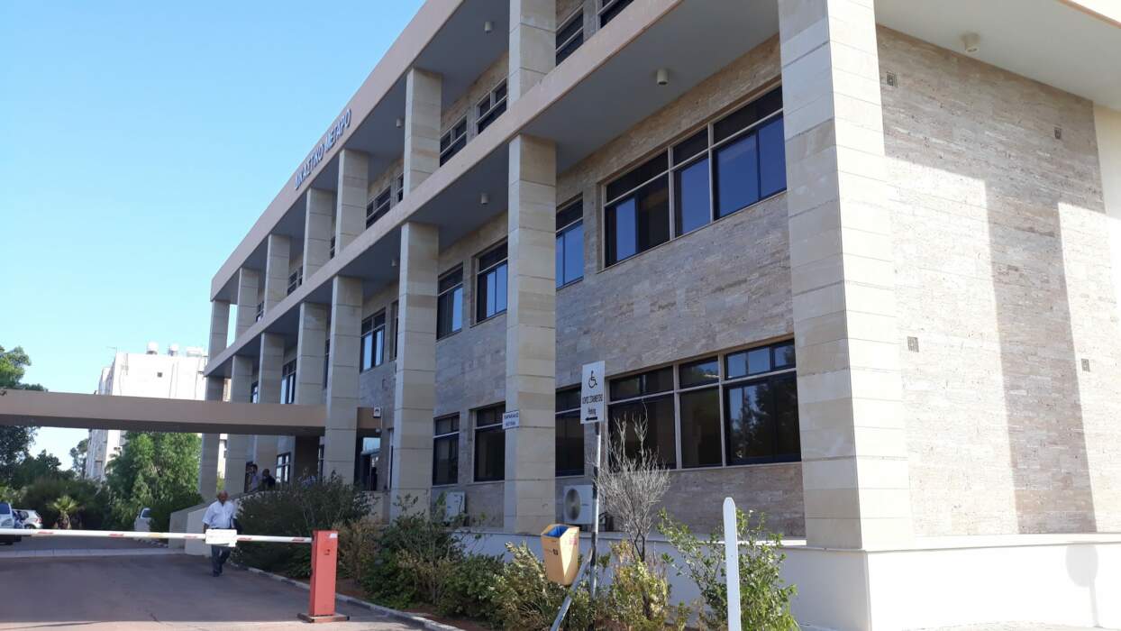 &Lambda;ά&rho;&nu;&alpha;&kappa;&alpha;: &Alpha;&nu;&alpha;&nu;&epsilon;ώ&theta;&eta;&kappa;&epsilon; &gamma;&iota;&alpha; 2 &mu;έ&rho;&epsilon;&sigmaf; &eta; &kappa;&rho;ά&tau;&eta;&sigma;&eta; &tau;&omicron;&upsilon; 48&chi;&rho;&omicron;&nu;&omicron;&upsilon;