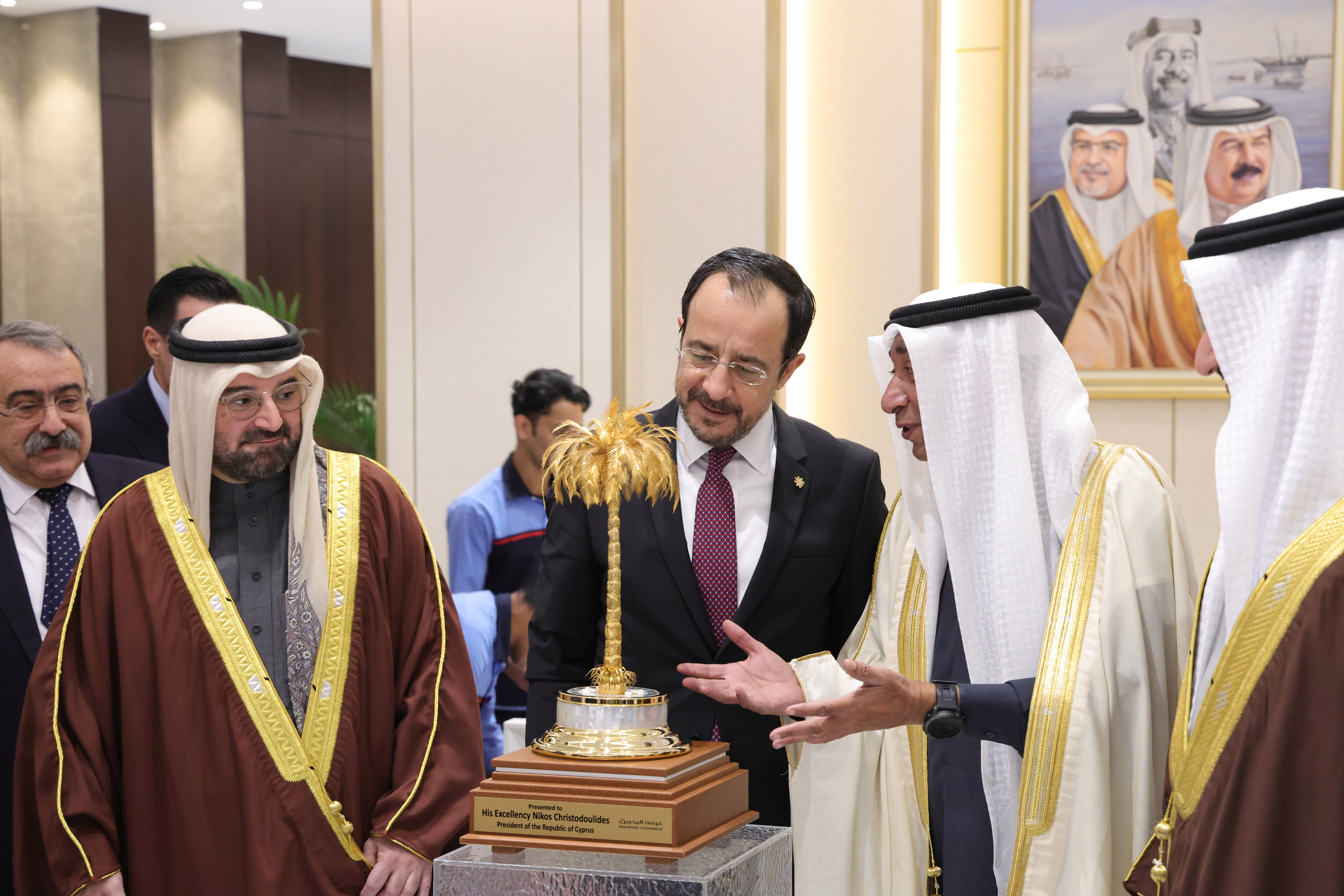 &Pi;&tau;&Delta;: &Upsilon;&pi;ά&rho;&chi;&omicron;&upsilon;&nu; &alpha;&kappa;ό&mu;&eta; &sigma;&eta;&mu;&alpha;&nu;&tau;&iota;&kappa;έ&sigmaf; &omicron;&iota;&kappa;&omicron;&nu;&omicron;&mu;&iota;&kappa;έ&sigmaf; &epsilon;&upsilon;&kappa;&alpha;&iota;&rho;ί&epsilon;&sigmaf; &mu;&epsilon;&tau;&alpha;&xi;ύ &Kappa;ύ&pi;&rho;&omicron;&upsilon;-&Mu;&pi;&alpha;&chi;&rho;έ&iota;&nu;