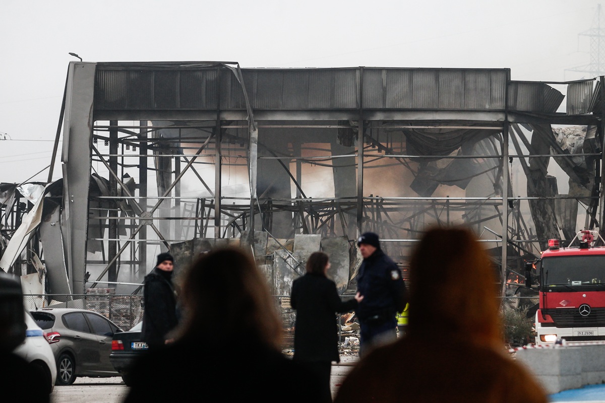 Τραγωδία στα Τρίκαλα: Βρέθηκε και η πέμπτη σορός στο εργοστάσιο της Βιολάντα