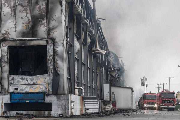 Σε εξέλιξη οι έρευνες στον τόπο της φονικής πυρκαγιάς στα Τρίκαλα