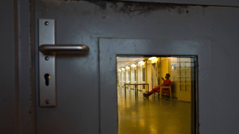 &Sigma;&omicron;&upsilon;&eta;&delta;ί&alpha;: &Eta; &kappa;&upsilon;&beta;έ&rho;&nu;&eta;&sigma;&eta; &theta;έ&lambda;&epsilon;&iota; &nu;&alpha; &epsilon;&pi;&iota;&tau;&rho;έ&pi;&epsilon;&tau;&alpha;&iota; &eta; &phi;&upsilon;&lambda;ά&kappa;&iota;&sigma;&eta; &alpha;&pi;ό &tau;&alpha; 13 έ&tau;&eta;