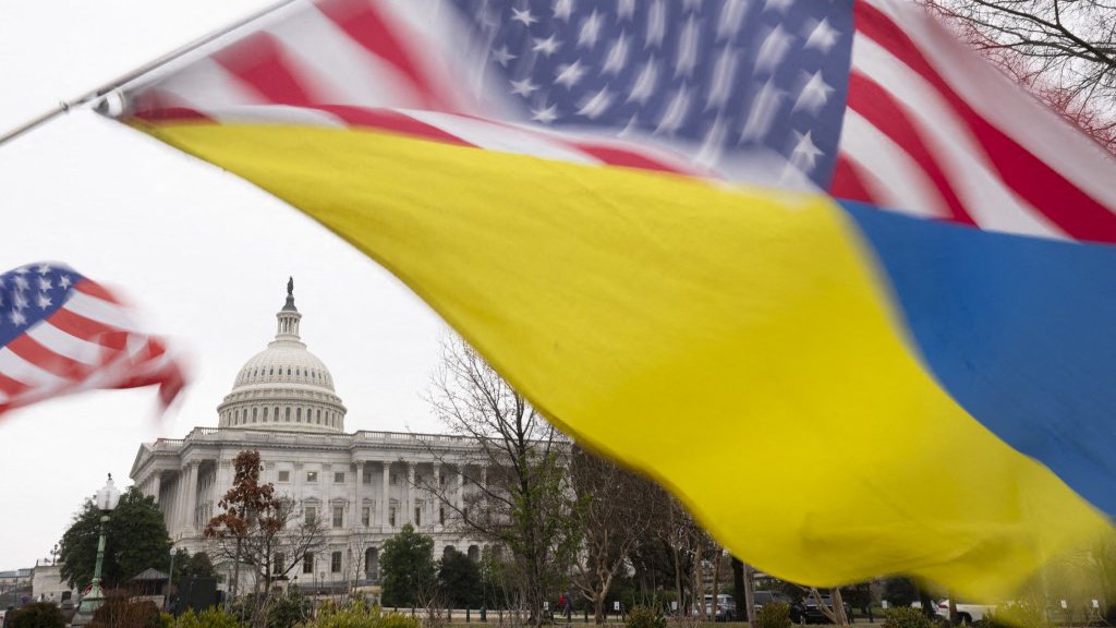 FT: Trump Links Security Guarantees to Kyiv with Donbas Concession