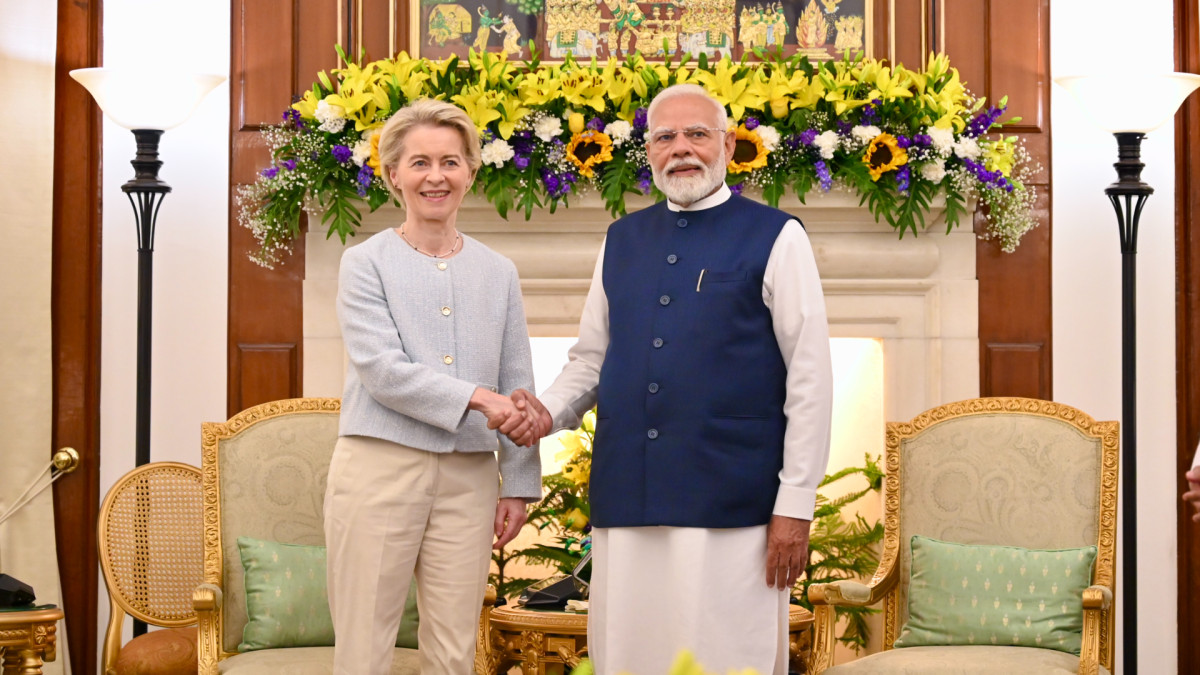 &Mu;ό&nu;&tau;&iota;: &laquo;K&lambda;&epsilon;ί&delta;&omega;&sigma;&epsilon;&raquo; &eta; &sigma;&upsilon;&mu;&phi;&omega;&nu;ί&alpha; &epsilon;&lambda;&epsilon;&upsilon;&theta;έ&rho;&omicron;&upsilon; &epsilon;&mu;&pi;&omicron;&rho;ί&omicron;&upsilon; &mu;&epsilon;&tau;&alpha;&xi;ύ &Epsilon;&Epsilon; &kappa;&alpha;&iota; &Iota;&nu;&delta;ί&alpha;&sigmaf;