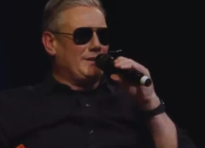 Ο Στάρμερ φόρεσε γυαλιά ηλίου α λα Top Gun και τρόλαρε τον Μακρόν (ΒΙΝΤΕΟ)