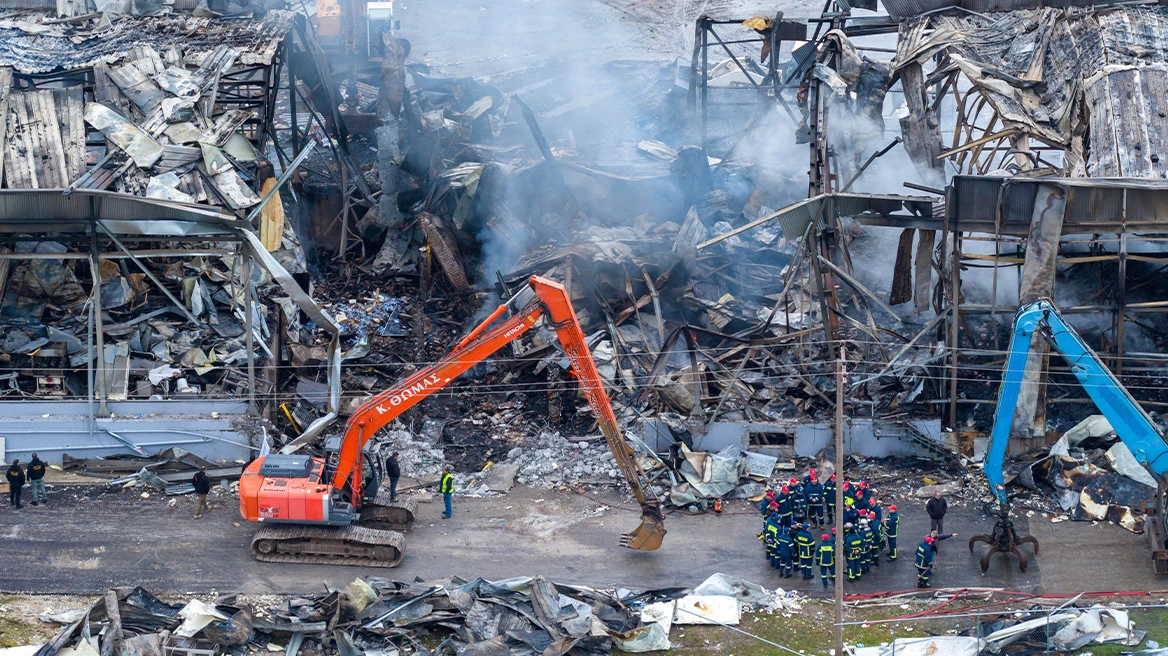 Πυροσβεστική: Πολύμηνη διαρροή στη Βιολάντα, μεγάλες συγκεντρώσεις προπανίου