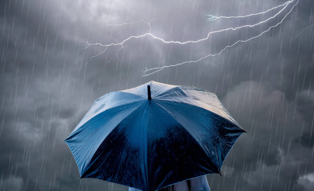 Βροχές καταιγίδες και σκόνη αλλά με σταδιακή άνοδο της θερμοκρασίας