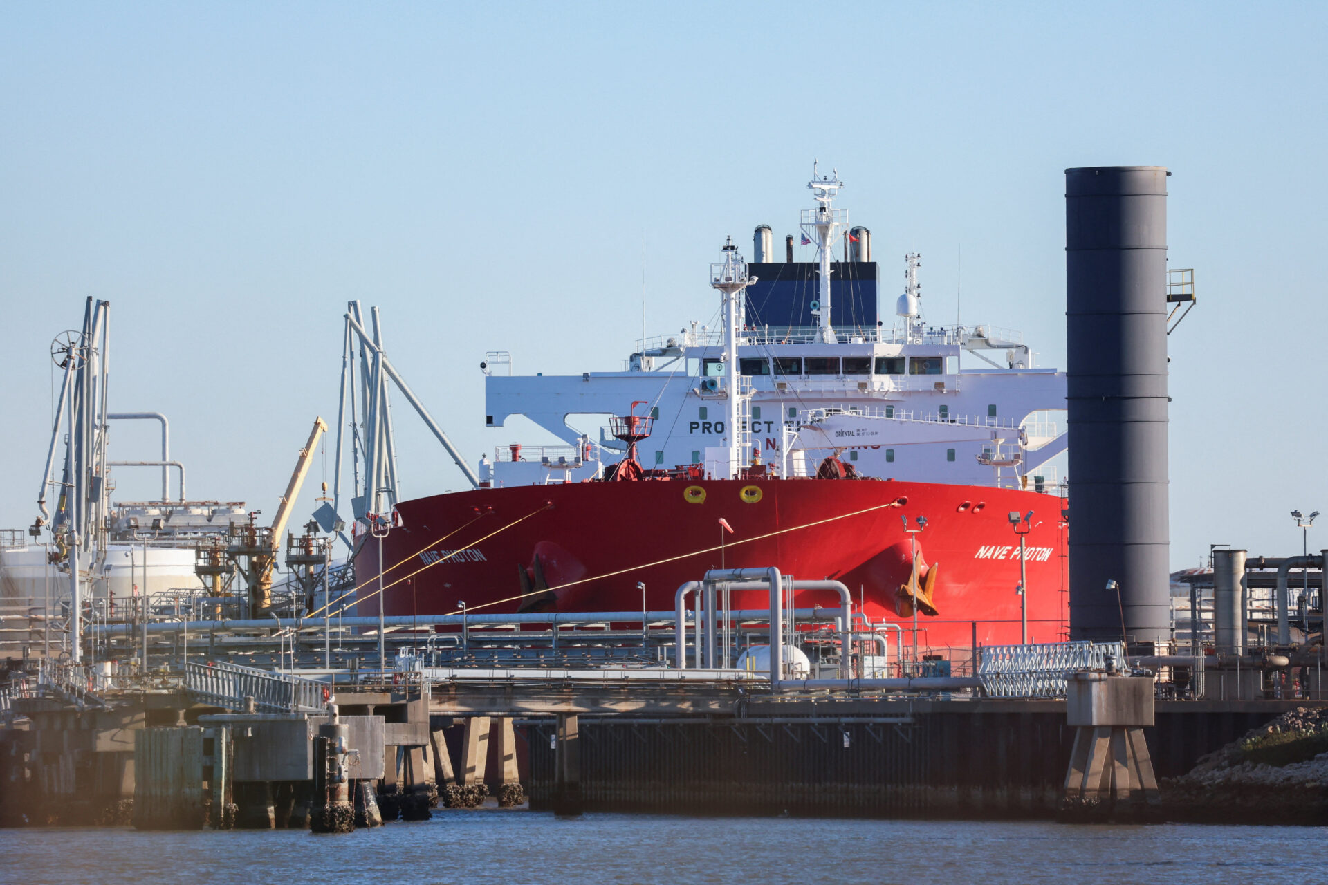 Lukoil:&Pi;&omicron;&upsilon;&lambda;ά&epsilon;&iota; &sigma;&tau;&eta;&nu; Carlyle &tau;&alpha; &pi;&epsilon;&rho;&iota;&omicron;&upsilon;&sigma;&iota;&alpha;&kappa;ά &sigma;&tau;&omicron;&iota;&chi;&epsilon;ί&alpha; &pi;&omicron;&upsilon; &delta;&iota;&alpha;&theta;έ&tau;&epsilon;&iota; &sigma;&tau;&omicron; &epsilon;&xi;&omega;&tau;&epsilon;&rho;&iota;&kappa;ό