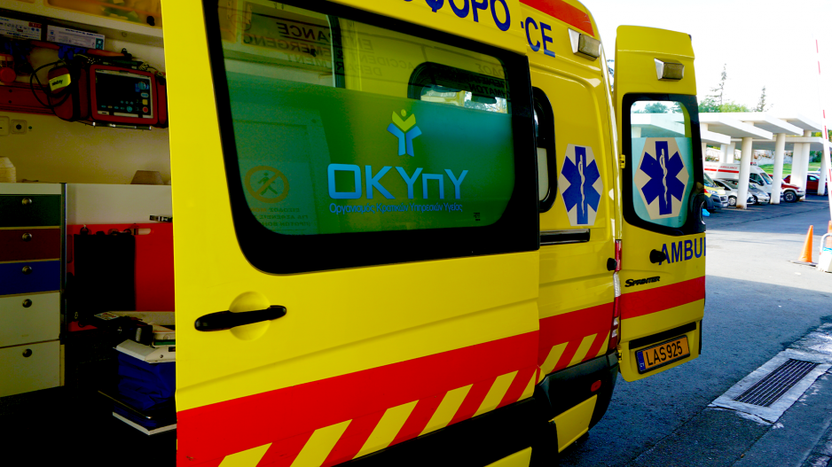 Οδηγός αποπαγιδεύτηκε μετά από τροχαίο - Μεταφέρθηκε στο νοσοκομείο