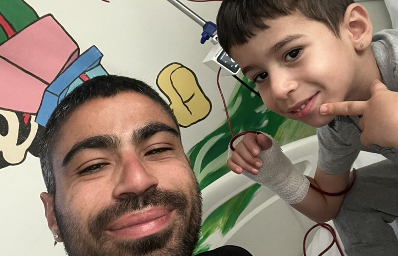 «Μας είπαν δεν έχει αίμα για τον γιο μου, εκοπήκαν τα πόθκια μου» (ΒΙΝΤΕΟ)