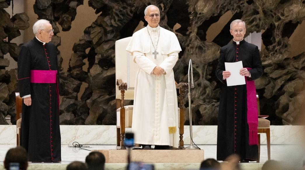 &Beta;&alpha;&tau;&iota;&kappa;&alpha;&nu;ό: &Omicron; &pi;ά&pi;&alpha;&sigmaf; &Lambda;έ&omega;&nu; &epsilon;&pi;έ&lambda;&epsilon;&xi;&epsilon; &nu;&alpha; &zeta;ή&sigma;&epsilon;&iota; &sigma;&epsilon; &sigma;&omicron;&phi;ί&tau;&alpha; &tau;&omicron;&upsilon; &Alpha;&pi;&omicron;&sigma;&tau;&omicron;&lambda;&iota;&kappa;&omicron;ύ &Mu;&epsilon;&gamma;ά&rho;&omicron;&upsilon;