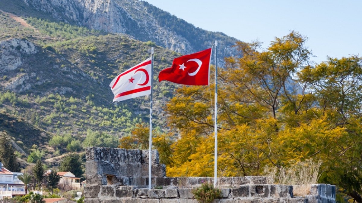 &Kappa;&alpha;&tau;&epsilon;&chi;ό&mu;&epsilon;&nu;&alpha;: &laquo;&Tau;&omicron; &Sigma;&Alpha; &nu;&alpha; &upsilon;&iota;&omicron;&theta;&epsilon;&tau;ή&sigma;&epsilon;&iota; &tau;&eta;&nu; &pi;&rho;&omicron;&sigma;έ&gamma;&gamma;&iota;&sigma;&eta; &tau;&eta;&sigmaf; &lambda;ύ&sigma;&eta;&sigmaf; &tau;&omega;&nu; &delta;&upsilon;&omicron; &kappa;&rho;&alpha;&tau;ώ&nu;&raquo;