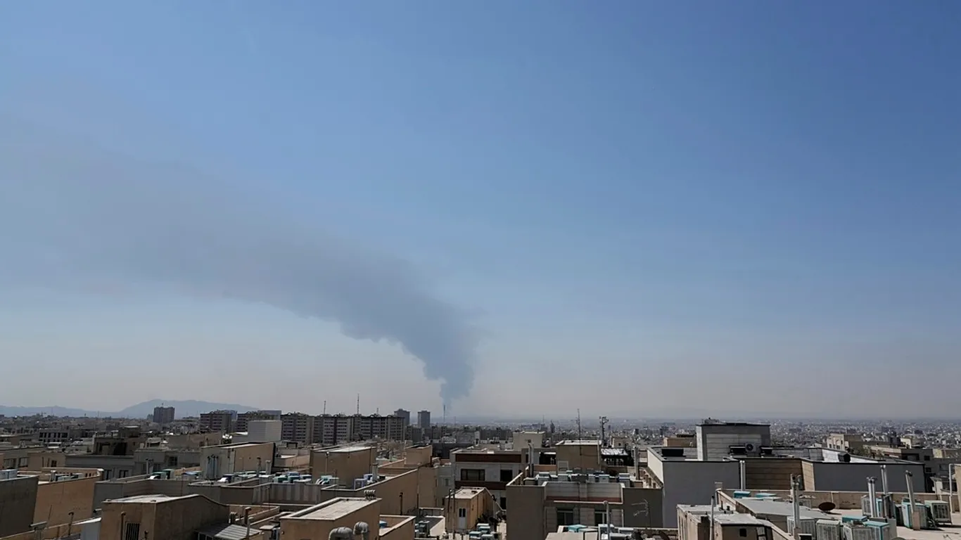 &Iota;&rho;ά&nu;: 4 &nu;&epsilon;&kappa;&rho;&omicron;ί &alpha;&pi;ό έ&kappa;&rho;&eta;&xi;&eta; &sigma;&epsilon; &kappa;&tau;ί&rho;&iota;&omicron; &lambda;&iota;&mu;&alpha;&nu;&iota;&omicron;ύ - &Alpha;&nu;&alpha;&phi;&omicron;&rho;έ&sigmaf; &kappa;&alpha;&iota; &gamma;&iota;&alpha; ά&lambda;&lambda;&epsilon;&sigmaf; &epsilon;&kappa;&rho;ή&xi;&epsilon;&iota;&sigmaf;