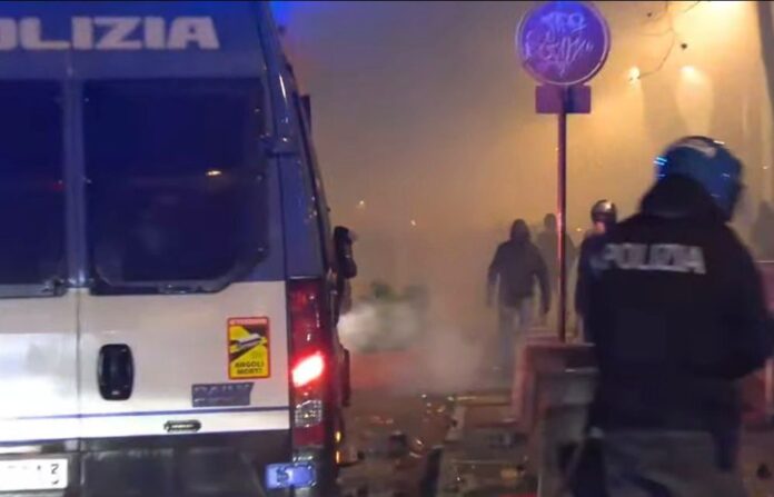 &Iota;&tau;&alpha;&lambda;ί&alpha;: &Sigma;ύ&gamma;&kappa;&rho;&omicron;&upsilon;&sigma;&eta; &alpha;&sigma;&tau;&upsilon;&nu;&omicron;&mu;ί&alpha;&sigmaf; &mu;&epsilon; &delta;&iota;&alpha;&delta;&eta;&lambda;&omega;&tau;έ&sigmaf;- Έ&rho;&iota;&xi;&alpha;&nu; &mu;&omicron;&lambda;ό&tau;&omicron;&phi; &kappa;&alpha;&iota; &beta;&epsilon;&gamma;&gamma;&alpha;&lambda;&iota;&kappa;ά (VID)