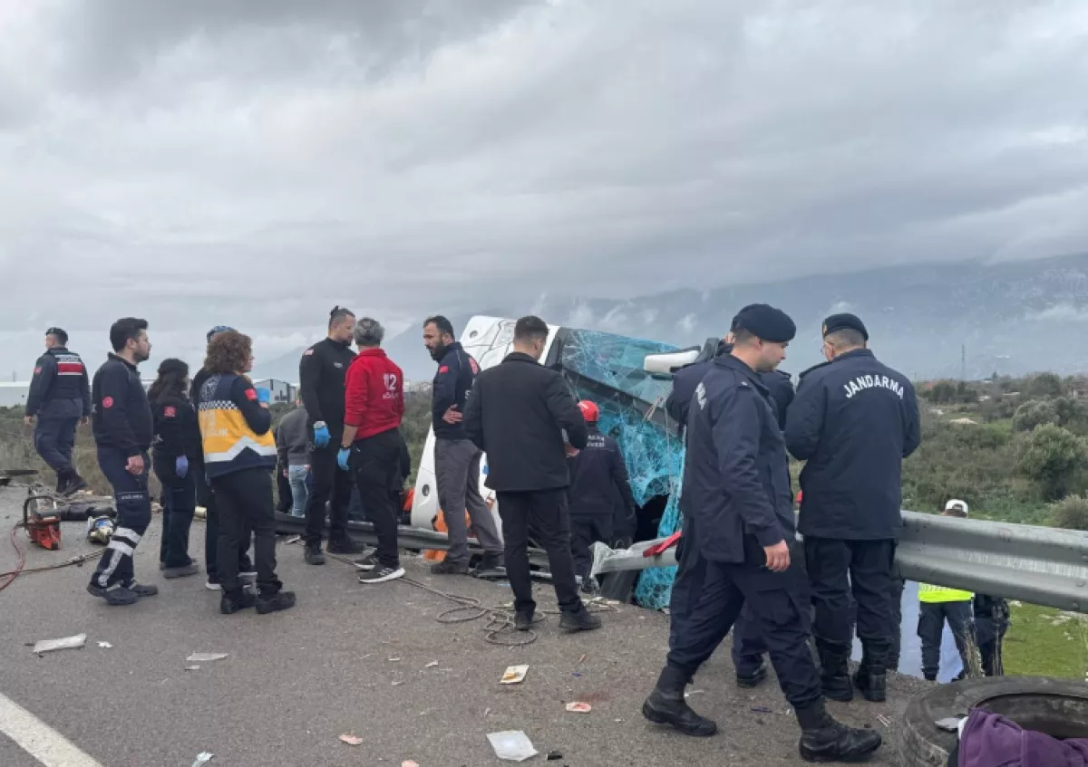 &Tau;&omicron;&upsilon;&rho;&kappa;ί&alpha;: &Alpha;&nu;&alpha;&tau;&rho;ά&pi;&eta;&kappa;&epsilon; &lambda;&epsilon;&omega;&phi;&omicron;&rho;&epsilon;ί&omicron; &sigma;&tau;&eta;&nu; &Alpha;&tau;&tau;ά&lambda;&epsilon;&iota;&alpha; - 8 &nu;&epsilon;&kappa;&rho;&omicron;ί &kappa;&alpha;&iota; 26 &tau;&rho;&alpha;&upsilon;&mu;&alpha;&tau;ί&epsilon;&sigmaf; (VID)