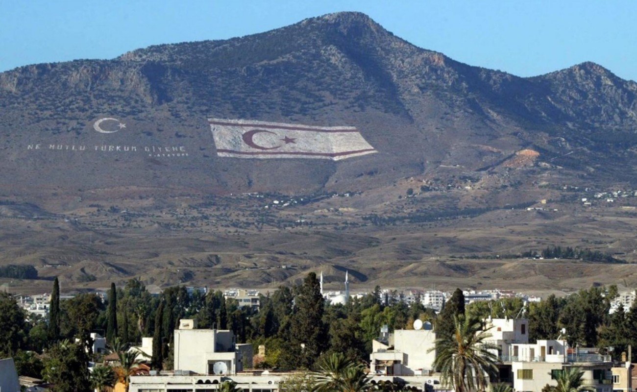 Διαμαρτυρία της "μαύρης σημαίας" στα κατεχόμενα