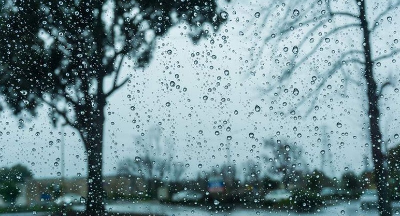 «Κοκτέιλ» σκόνης, καταιγίδων και ομίχλης σήμερα - Αναλυτικά η πρόγνωση καιρού