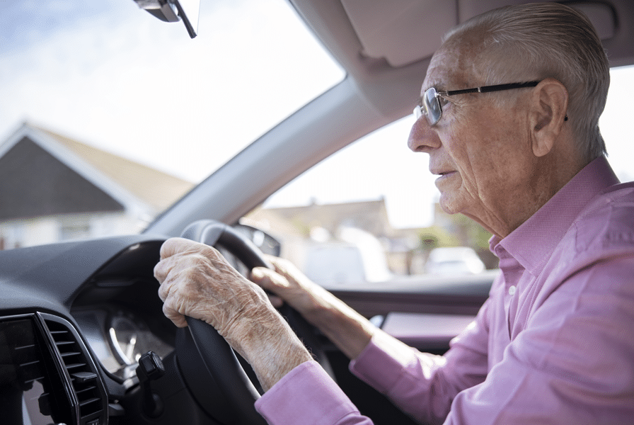 Οδηγοί άνω των 70 ετών: «Εξευτελιστικός ρατσισμός τα υπέρογκα ασφάλιστρα»