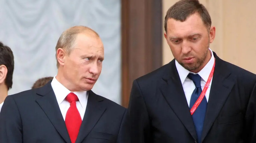 &Sigma;&tau;&omicron; &sigma;&tau;ό&chi;&alpha;&sigma;&tau;&rho;&omicron; &Sigma;&omicron;&upsilon;&eta;&delta;ί&alpha;&sigmaf; &rho;&omega;&sigma;&iota;&kappa;ά &kappa;&epsilon;&phi;ά&lambda;&alpha;&iota;&alpha; &pi;&omicron;&upsilon; &pi;έ&rho;&alpha;&sigma;&alpha;&nu; &mu;έ&sigma;&omega; &Kappa;ύ&pi;&rho;&omicron;&upsilon;