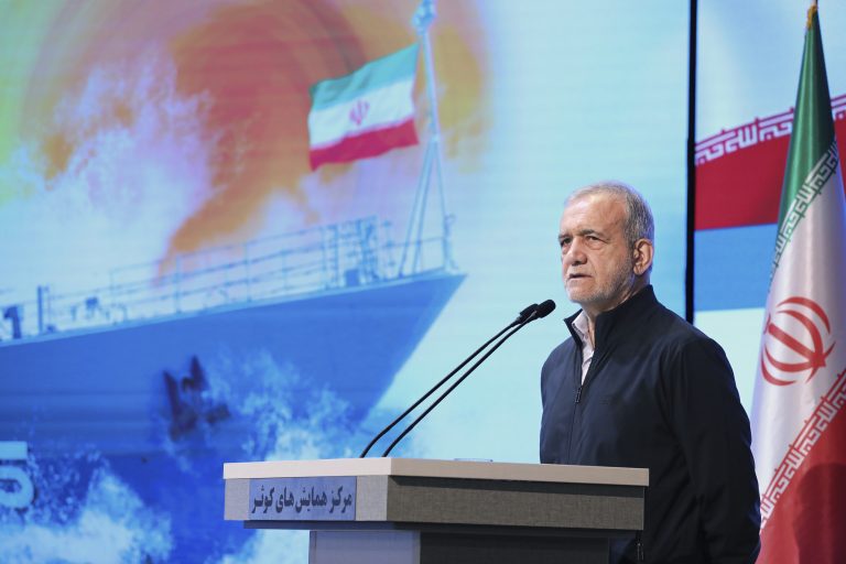 Ιράν: Ο Πεζεσκιάν ζητά έναρξη συνομιλιών με τις ΗΠΑ για πυρηνικό πρόγραμμα