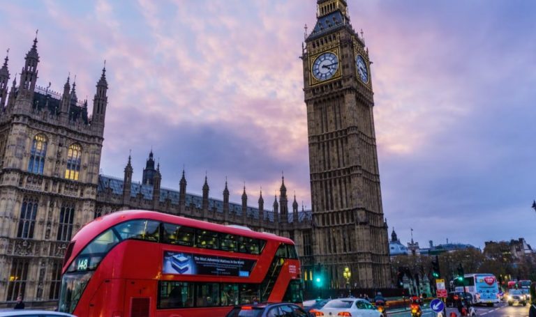 Το Λονδίνο απέλασε Ρώσο διπλωμάτη ως απάντηση σε κατηγορίες για κατασκοπεία