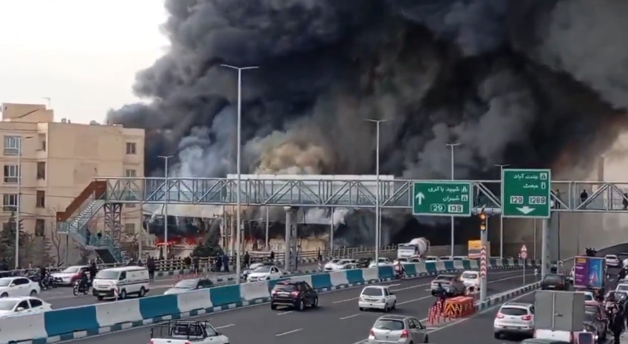 Συναγερμός στο Ιράν: Μεγάλη πυρκαγιά σε αγορά της Τεχεράνης (ΒΙΝΤΕΟ)