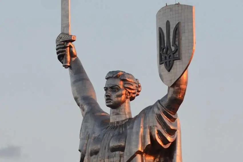 Κίεβο: Ρωσικό πλήγμα προκάλεσε ζημιές σε εμβληματικό μνημείο του Β' Παγκοσμίου