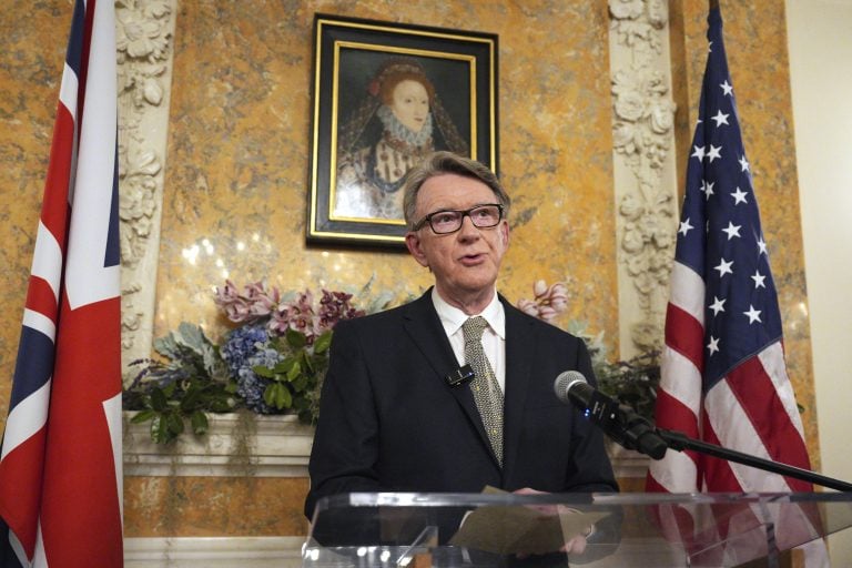 Βρετανία: Η αστυνομία ερευνά τις «διαρροές» πρώην υπουργού προς τον Έπστιν