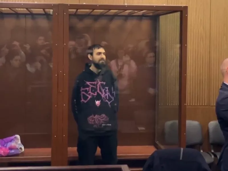 Ρωσία: Κωμικός καταδικάστηκε σε σχεδόν 6 χρόνια φυλάκιση για ένα αστείο (VID)