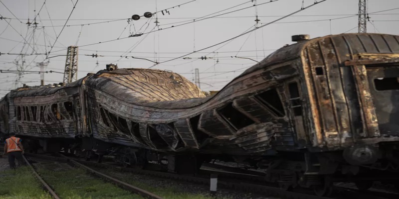 Ουκρανία: Οι ρωσικές επιθέσεις κατά τρένων έχουν στόχο να απομονώσουν περιοχές