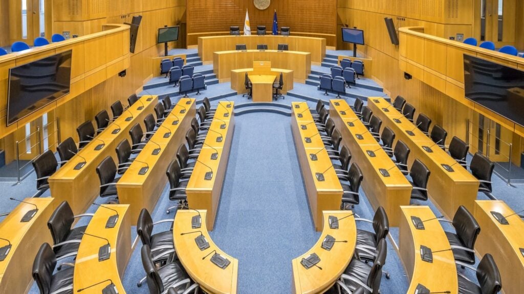 Eγκρίθηκε από τη Βουλή πρόταση νόμου για μητρώο εγκλωβισμένων