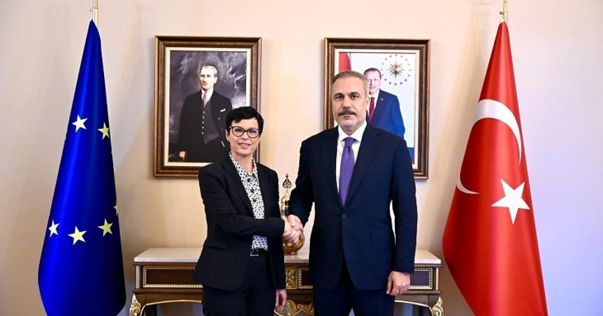 Το Κυπριακό συζήτησαν Επίτροπος Διεύρυνσης ΕΕ και Τούρκος ΥΠΕΞ