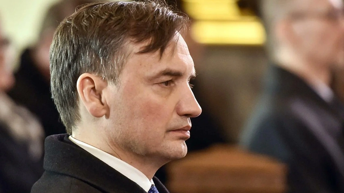 Πολωνία: Ένταλμα σύλληψης σε βάρος πρώην υπουργού που έλαβε άσυλο από Ουγγαρία