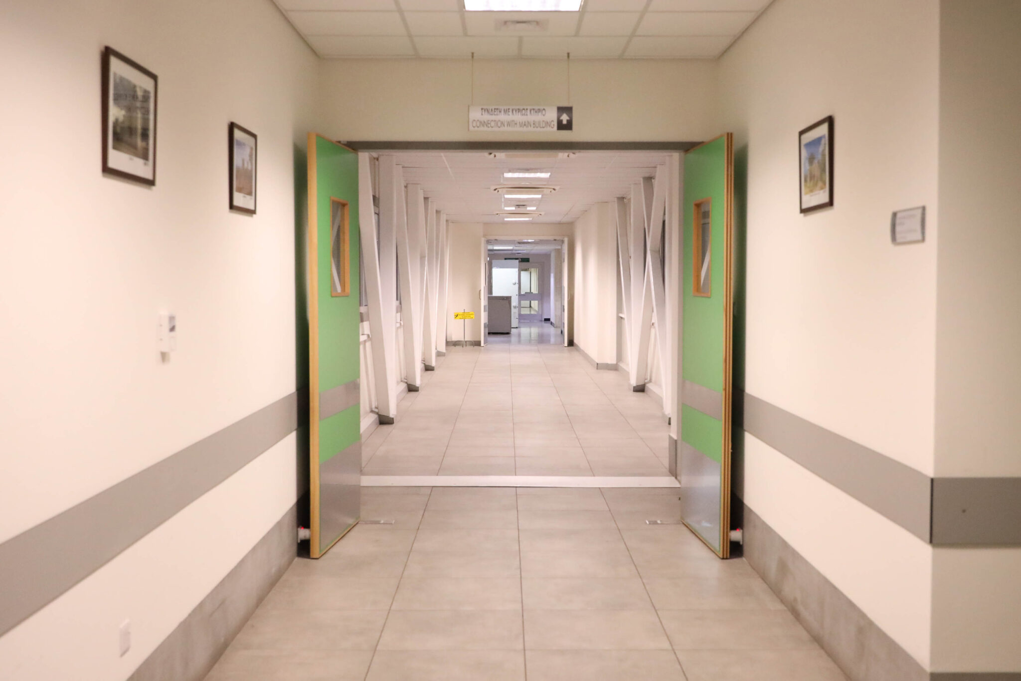 Επεισοδιακή μεταφορά κρατούμενου στο ΓΝ Λάρνακας – Επιτέθηκε σε αστυνομικό