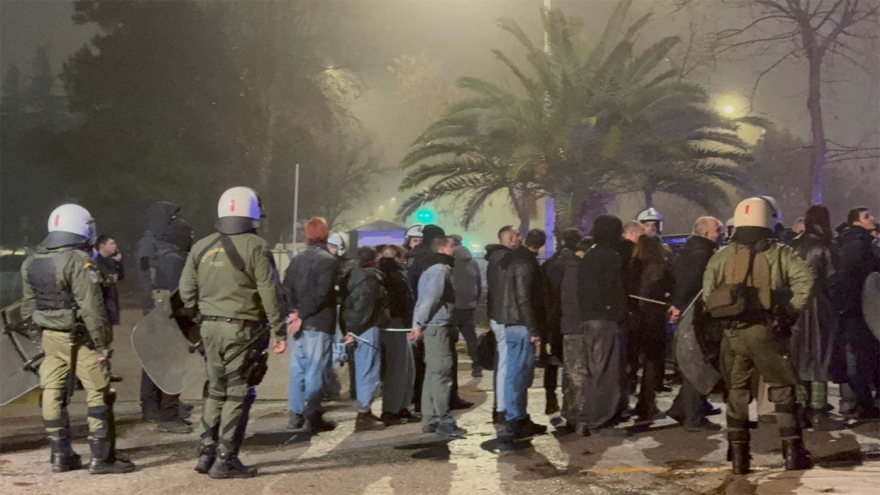 Θεσσαλονίκη: Ελεύθεροι οι 313 προσαχθέντες για τα επεισόδια έξω από το ΑΠΘ