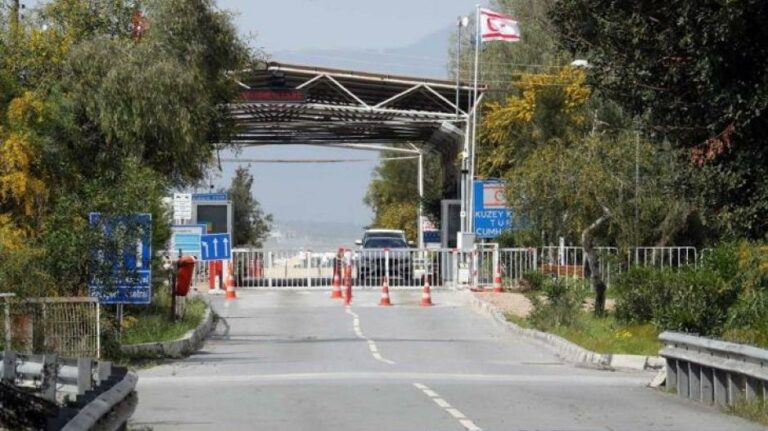 Πιάστηκε στο οδόφραγμα Αγίου Δομετίου με 27 κούτες τσιγάρα και 25 λίτρα κκεφίρ