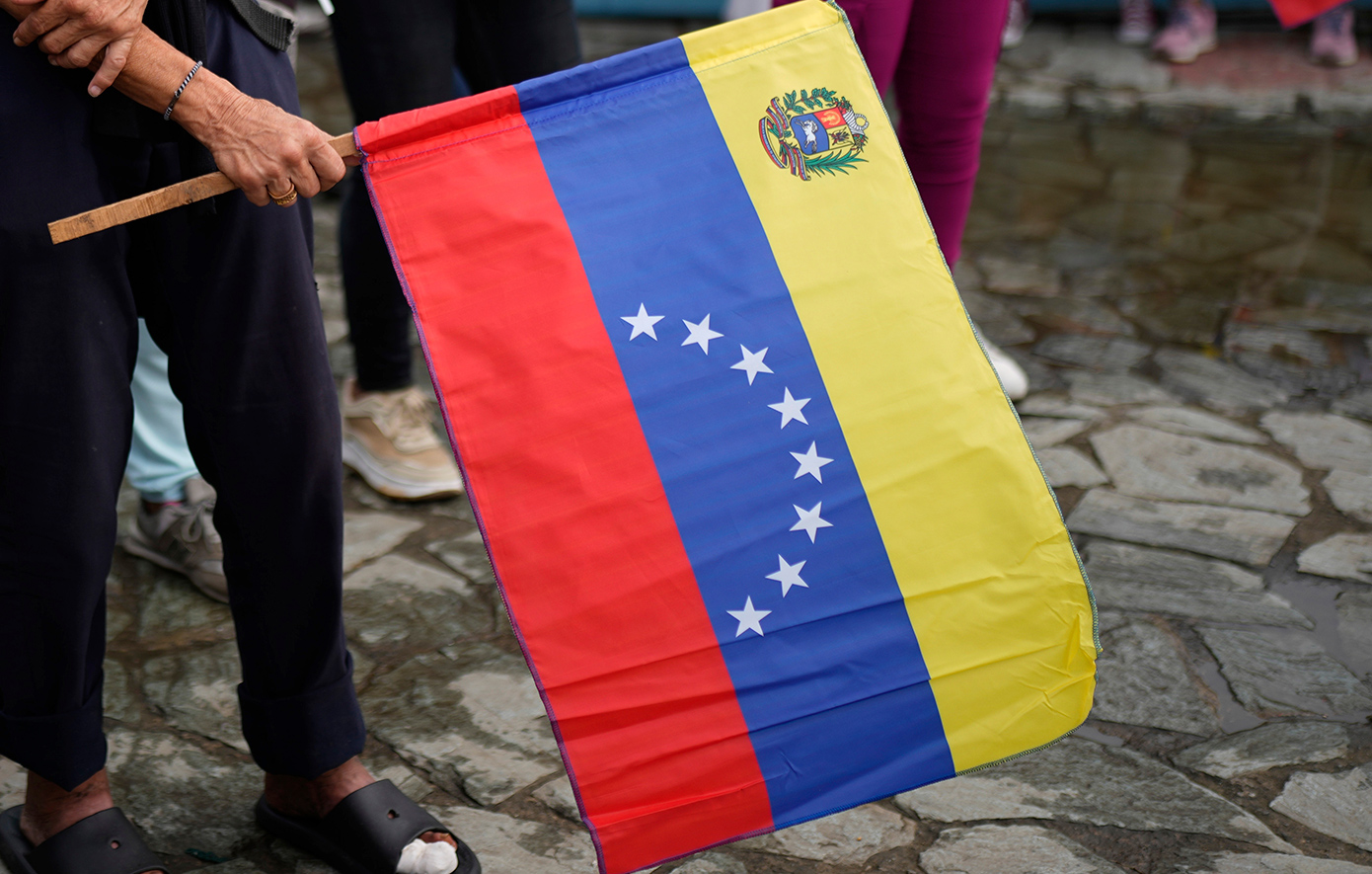 &Beta;&epsilon;&nu;&epsilon;&zeta;&omicron;&upsilon;έ&lambda;&alpha;: &Alpha;&pi;&omicron;&phi;&upsilon;&lambda;&alpha;&kappa;ί&sigma;&theta;&eta;&kappa;&epsilon; &omicron; &alpha;&nu;&tau;&iota;&pi;&omicron;&lambda;&iota;&tau;&epsilon;&upsilon;ό&mu;&epsilon;&nu;&omicron;&sigmaf; &Chi;&omicron;&upsilon;ά&nu; &Pi;ά&mu;&pi;&lambda;&omicron; &Gamma;&kappa;&omicron;&upsilon;&alpha;&nu;ί&pi;&alpha;