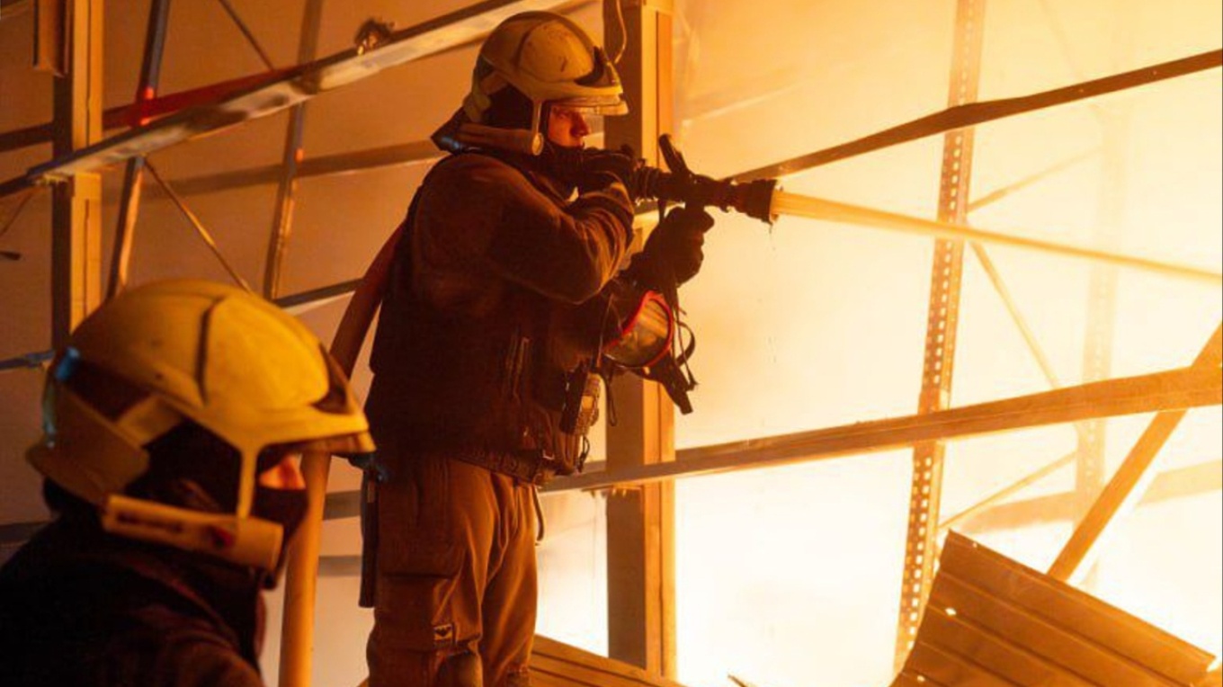 &Beta;&Iota;&Nu;&Tau;&Epsilon;&Omicron;: &Tau;&omicron;&upsilon;&lambda;ά&chi;&iota;&sigma;&tau;&omicron;&nu; έ&nu;&alpha;&sigmaf; &nu;&epsilon;&kappa;&rho;ό&sigmaf; &alpha;&pi;ό &rho;&omega;&sigma;&iota;&kappa;ή &epsilon;&pi;ί&theta;&epsilon;&sigma;&eta; &mu;&epsilon; drones &sigma;&tau;&eta;&nu; &Omicron;&upsilon;&kappa;&rho;&alpha;&nu;ί&alpha;