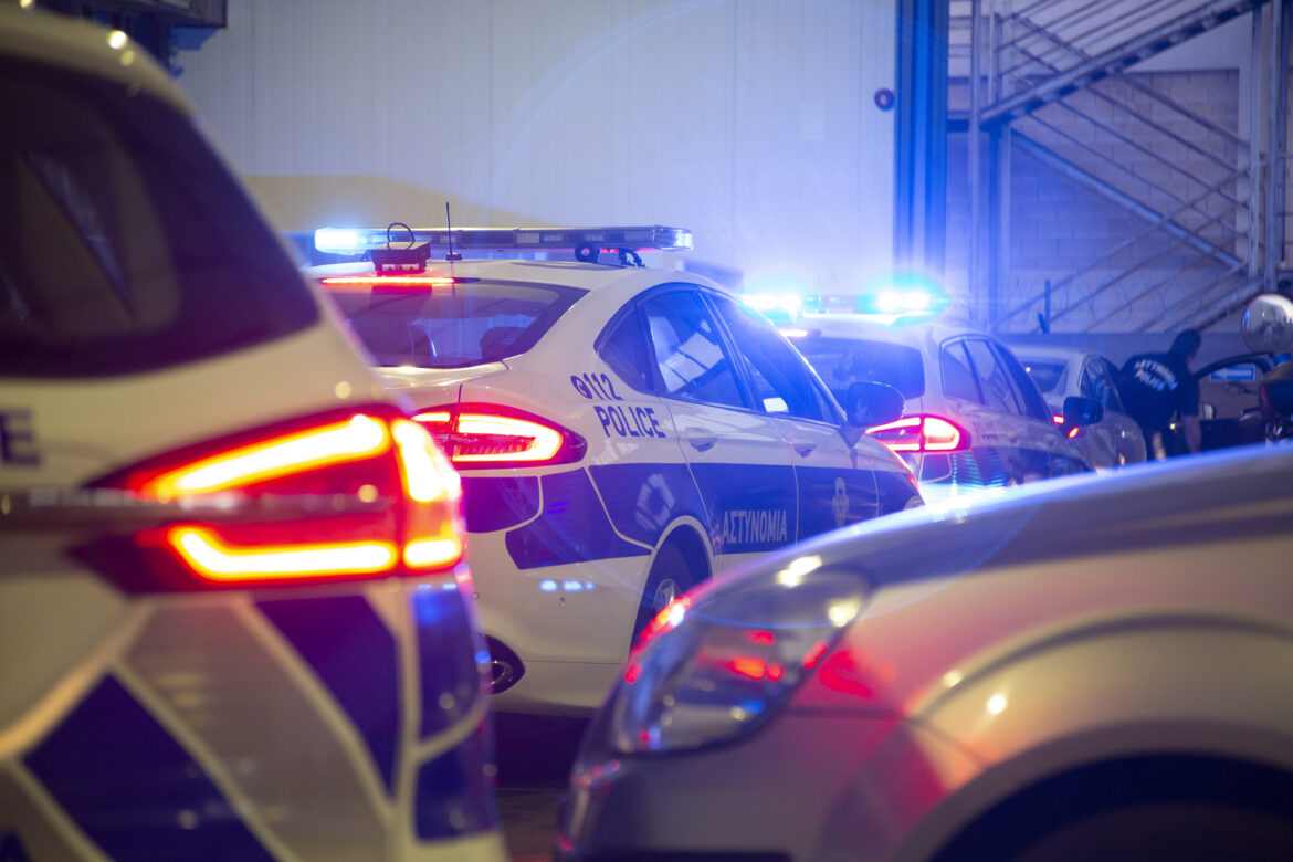 &Sigma;&tau;&omicron;&upsilon;&sigmaf; &delta;&rho;ό&mu;&omicron;&upsilon;&sigmaf; &eta; &Alpha;&sigma;&tau;&upsilon;&nu;&omicron;&mu;ί&alpha;: 8 &sigma;&upsilon;&lambda;&lambda;ή&psi;&epsilon;&iota;&sigmaf; &kappa;&alpha;&iota; 142 &kappa;&alpha;&tau;&alpha;&gamma;&gamma;&epsilon;&lambda;ί&epsilon;&sigmaf;