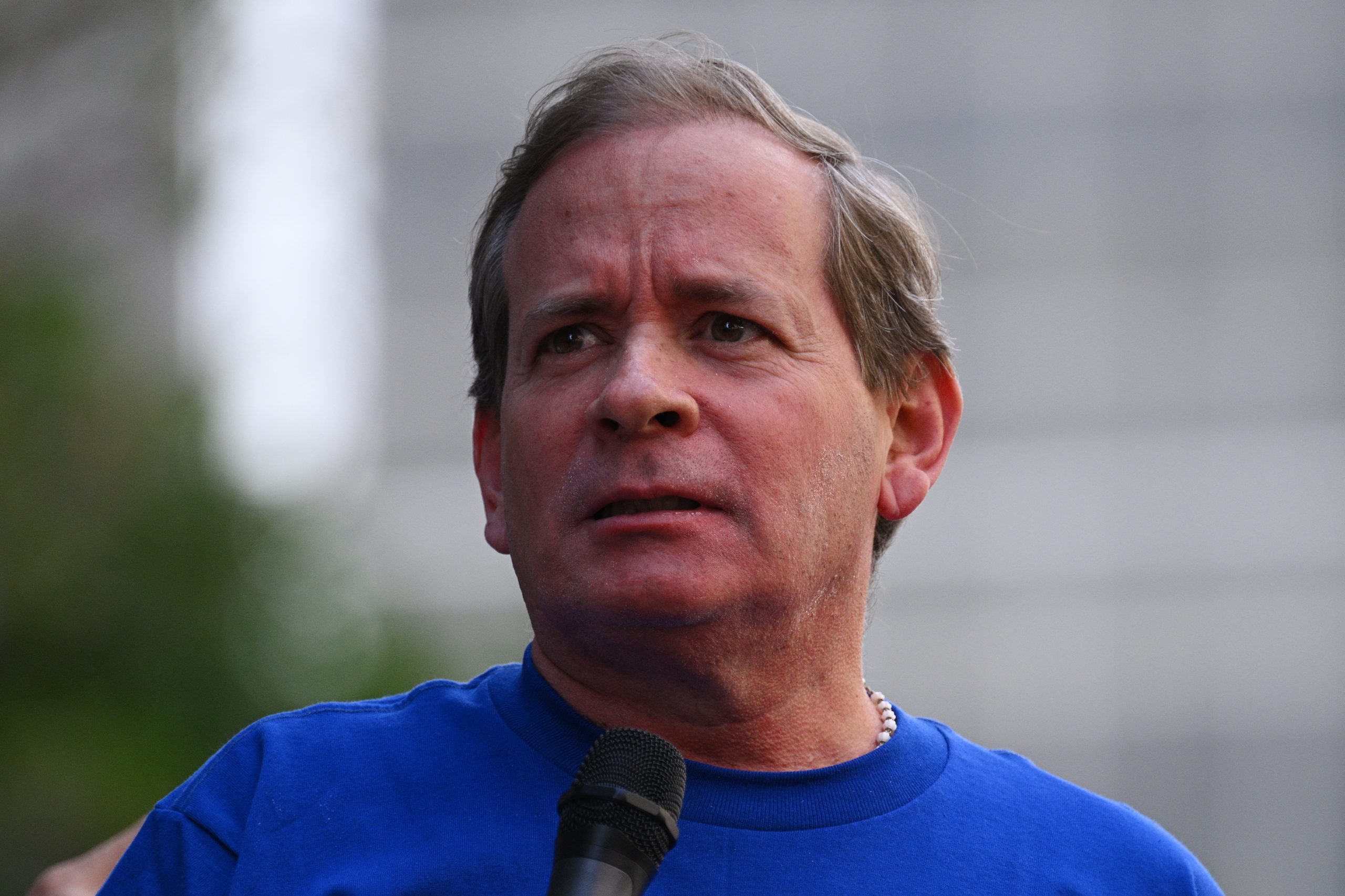 &Kappa;&alpha;&rho;ά&kappa;&alpha;&sigmaf;: &Omicron; &alpha;&nu;&tau;&iota;&pi;&omicron;&lambda;&iota;&tau;&epsilon;&upsilon;ό&mu;&epsilon;&nu;&omicron;&sigmaf; &Gamma;&kappa;&omicron;&upsilon;&alpha;&nu;ί&pi;&alpha; &sigma;&upsilon;&nu;&epsilon;&lambda;ή&phi;&theta;&eta; &lambda;ί&gamma;&omicron; &mu;&epsilon;&tau;ά &tau;&eta;&nu; &alpha;&pi;&omicron;&phi;&upsilon;&lambda;ά&kappa;&iota;&sigma;&eta; &tau;&omicron;&upsilon;