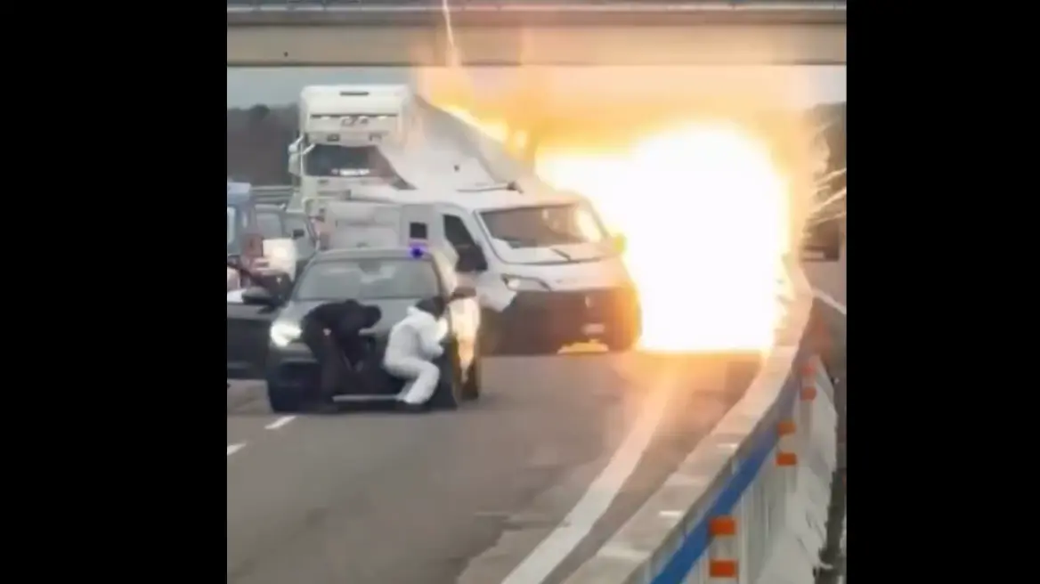 Ιταλία: Μασκοφόροι ανατίναξαν θωρακισμένο όχημα σε αυτοκινητόδρομο (ΒΙΝΤΕΟ)