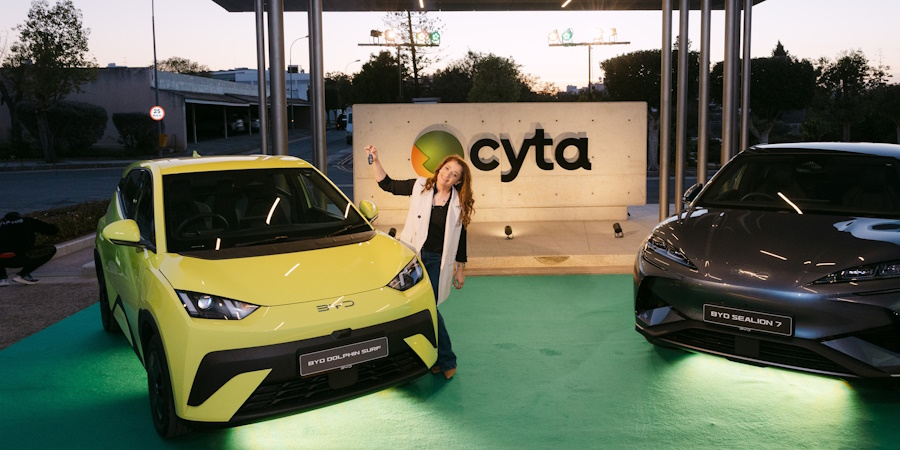 Η Cyta παρέδωσε 2 ηλεκτρικά αυτοκίνητα στους νικητές των Cyta & soeasy Rewards