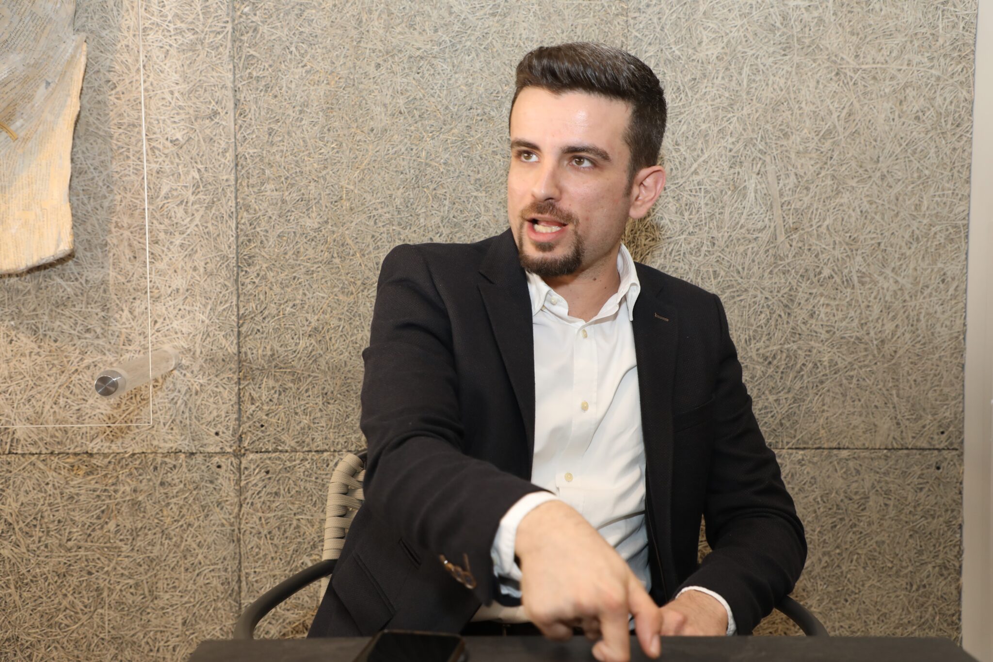 &Chi;&rho;&iota;&sigma;&tau;ό&phi;&iota;&alpha;&sigmaf; &gamma;&iota;&alpha; &Epsilon;&iota;&rho;ή&nu;&eta;: &Tau;&eta;&nu; &kappa;&alpha;&rho;έ&kappa;&lambda;&alpha; &omicron;&upsilon;&kappa; &epsilon;&lambda;ά&tau;&tau;&omega; &pi;&alpha;&rho;&alpha;&delta;ώ&sigma;&omega;