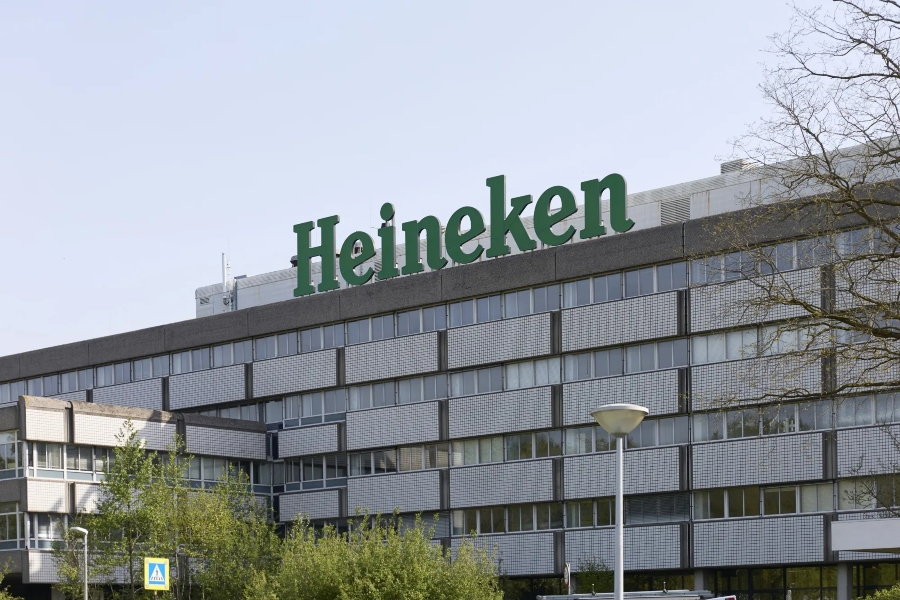 Ολλανδία: Η Heineken θα περικόψει μέχρι και 6.000 θέσεις εργασίας - Ο λόγος