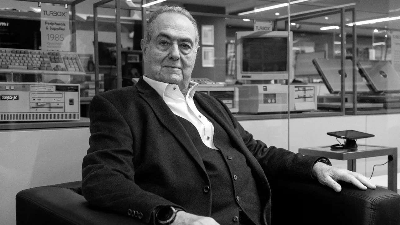 Έ&phi;&upsilon;&gamma;&epsilon; &alpha;&pi;ό &tau;&eta; &zeta;&omega;ή &omicron; &Gamma;&iota;ώ&rho;&gamma;&omicron;&sigmaf; &Gamma;&epsilon;&rho;ά&rho;&delta;&omicron;&sigmaf; - &Iota;&delta;&rho;&upsilon;&tau;ή&sigmaf; &tau;&eta;&sigmaf; &Pi;&lambda;&alpha;ί&sigma;&iota;&omicron; Computers