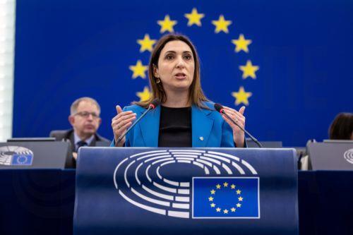 Ραουνά στο ΕΚ: Η ανταγωνιστικότητα συνδέεται άμεσα με στρατηγική αυτονομία