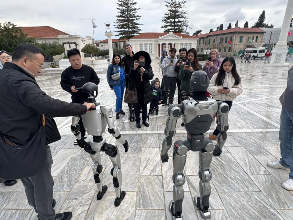 &Upsilon;&pi;&epsilon;&rho;&sigma;ύ&gamma;&chi;&rho;&omicron;&nu;&alpha; &kappa;&iota;&nu;&epsilon;&zeta;&iota;&kappa;ά &rho;&omicron;&mu;&pi;ό&tau; &sigma;&tau;&omicron; &Delta;&eta;&mu;&alpha;&rho;&chi;&epsilon;ί&omicron; &Pi;ά&phi;&omicron;&upsilon;-&Alpha;&nu;&alpha;&mu;&epsilon;&tau;&rho;ή&theta;&eta;&kappa;&alpha;&nu; &mu;&epsilon; &alpha;&theta;&lambda;&eta;&tau;έ&sigmaf;(VID)
