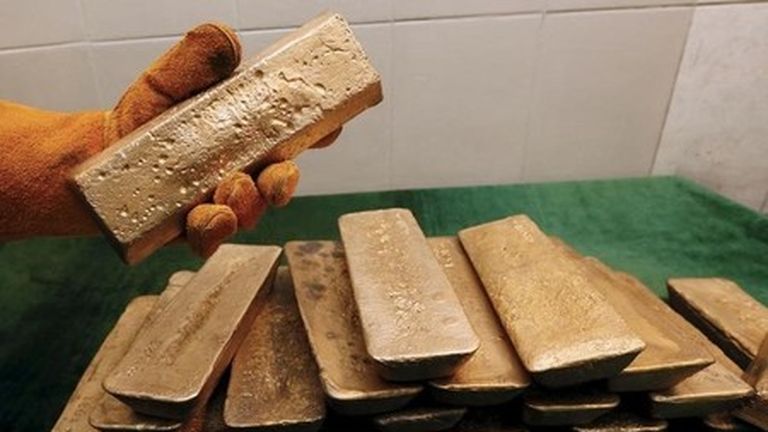 Ιταλία: Πέταξε καταλάθος στα σκουπίδια ράβδους χρυσού αξίας 120.000 ευρώ